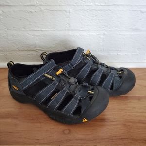 Keen mens Newport H2 watershoe sandals size 6